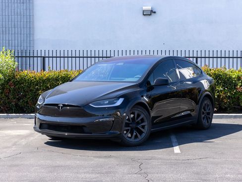 Used 2024 Tesla Model X image 8