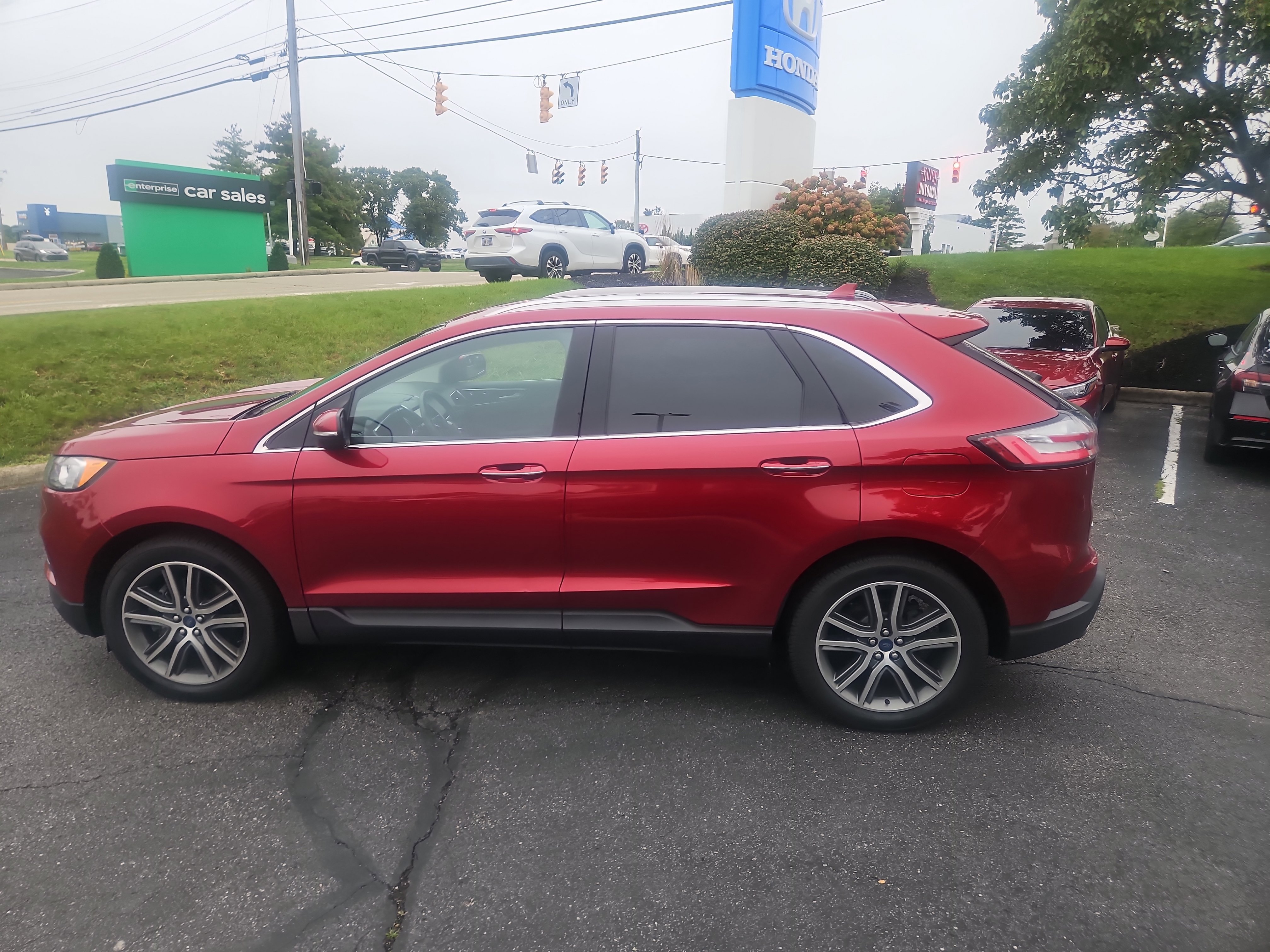 Used 2019 Ford Edge Titanium w/ Cold Weather Package AWD/4WD image 8