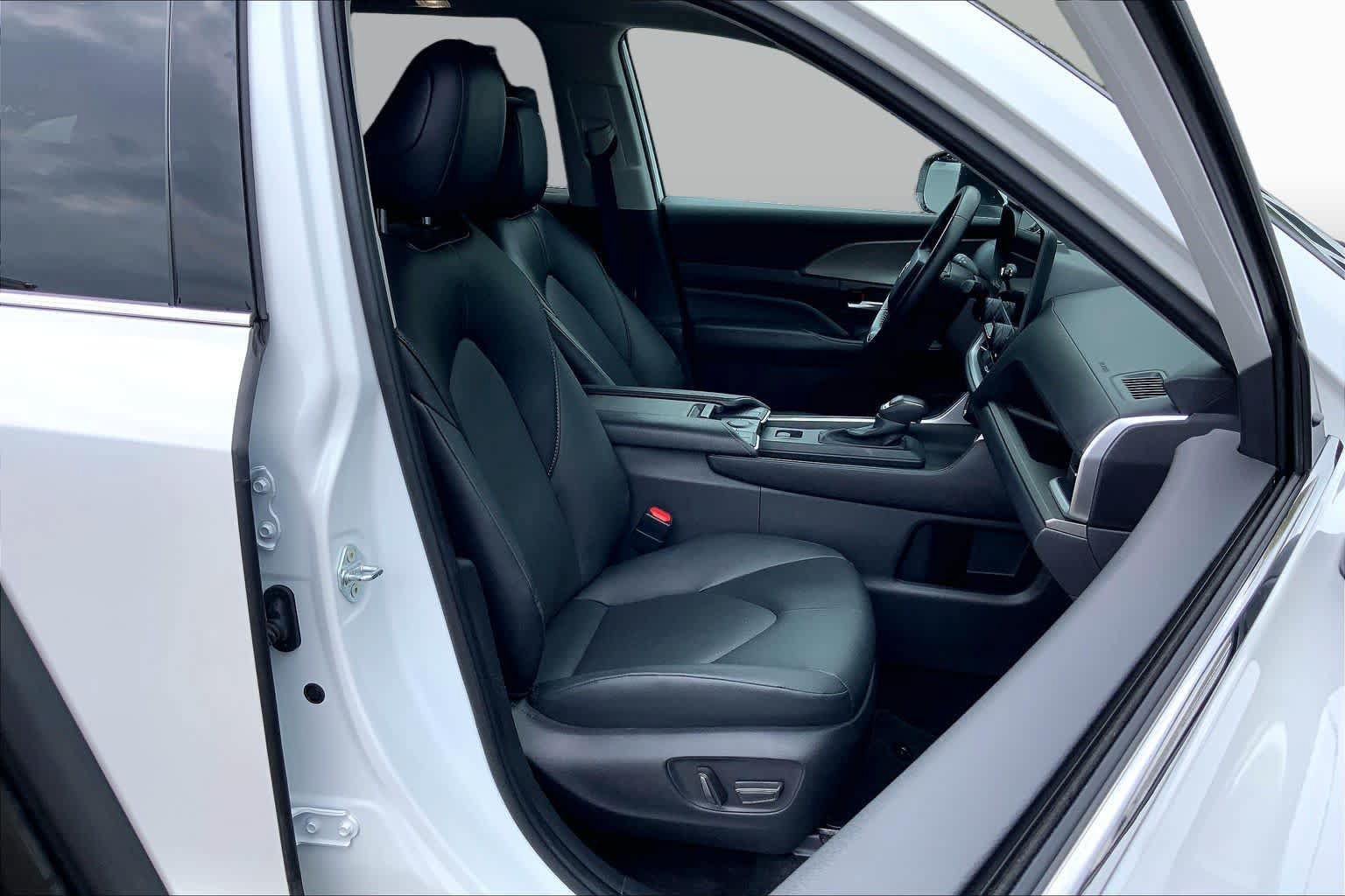Used 2025 Toyota Grand Highlander AWD image 9
