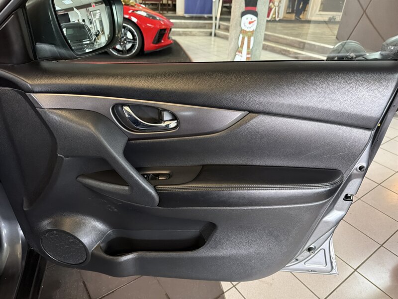 Used 2016 Nissan Rogue S FWD image 25