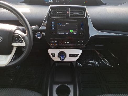 Used 2017 Toyota Prius Two image 15
