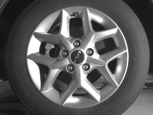 Used 2025 Kia Soul LX w/ LX Technology Package FWD image 17
