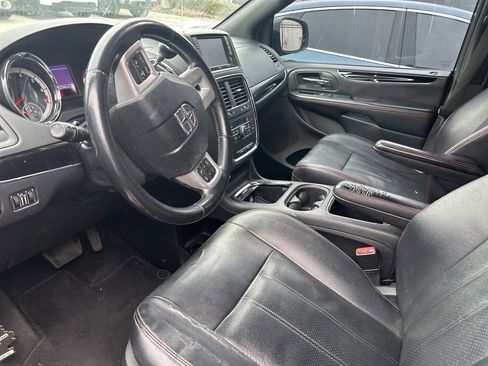 Used 2018 Dodge Grand Caravan GT image 3