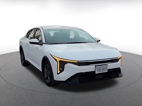 Used 2025 Kia K4 LXS image 2