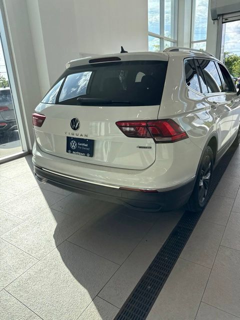 Used 2022 Volkswagen Tiguan SE AWD/4WD image 31