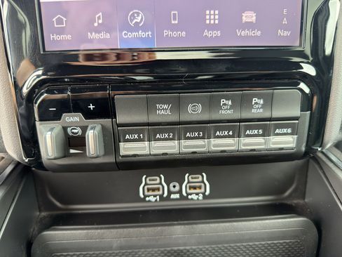 Certified 2025 RAM 2500 Big Horn AWD/4WD image 15