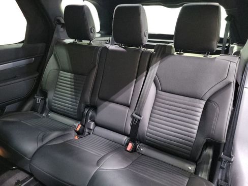 Certified 2024 Land Rover Discovery Dynamic SE image 22