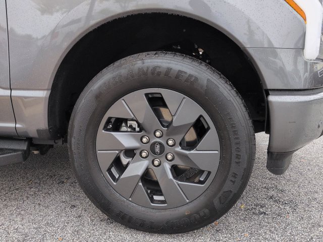 Used 2025 Ford F150 Lightning Flash AWD/4WD image 10