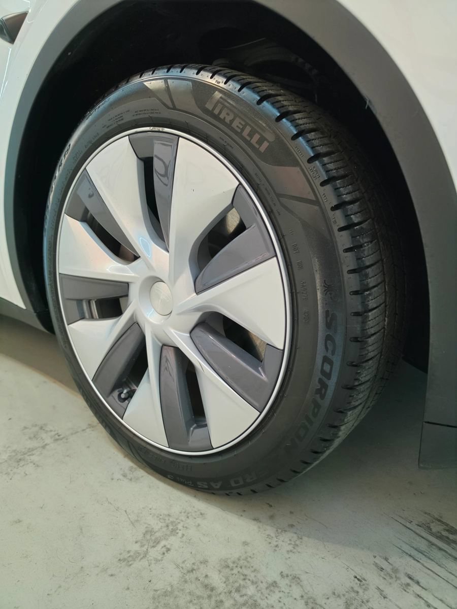 Used 2024 Tesla Model Y Long Range AWD/4WD image 11