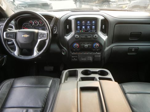 Used 2019 Chevrolet Silverado 1500 LT w/ Convenience Package AWD/4WD image 10