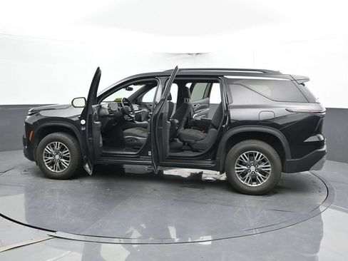 Used 2024 Chevrolet Traverse LT FWD image 56