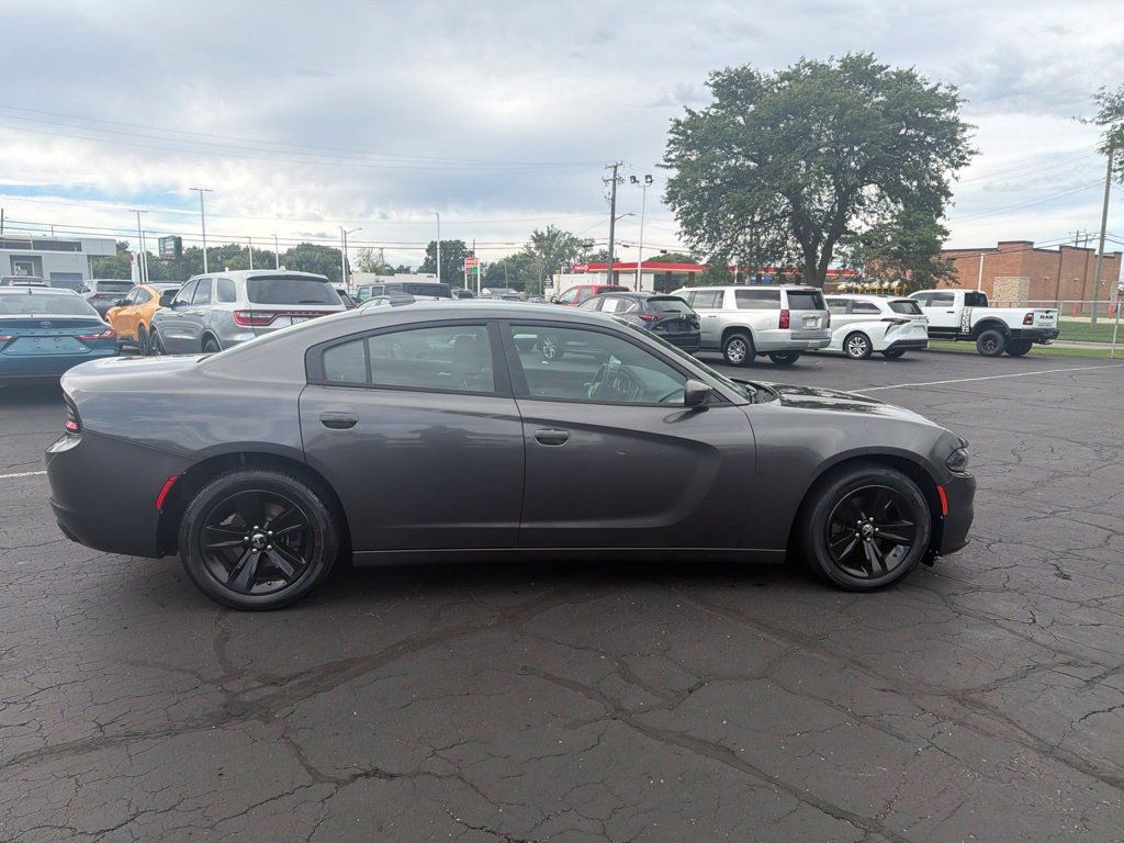 Used 2016 Dodge Charger SXT RWD image 5