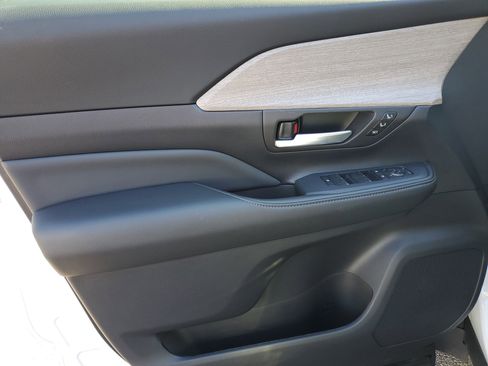 Certified 2025 Toyota Grand Highlander AWD Hybrid image 25