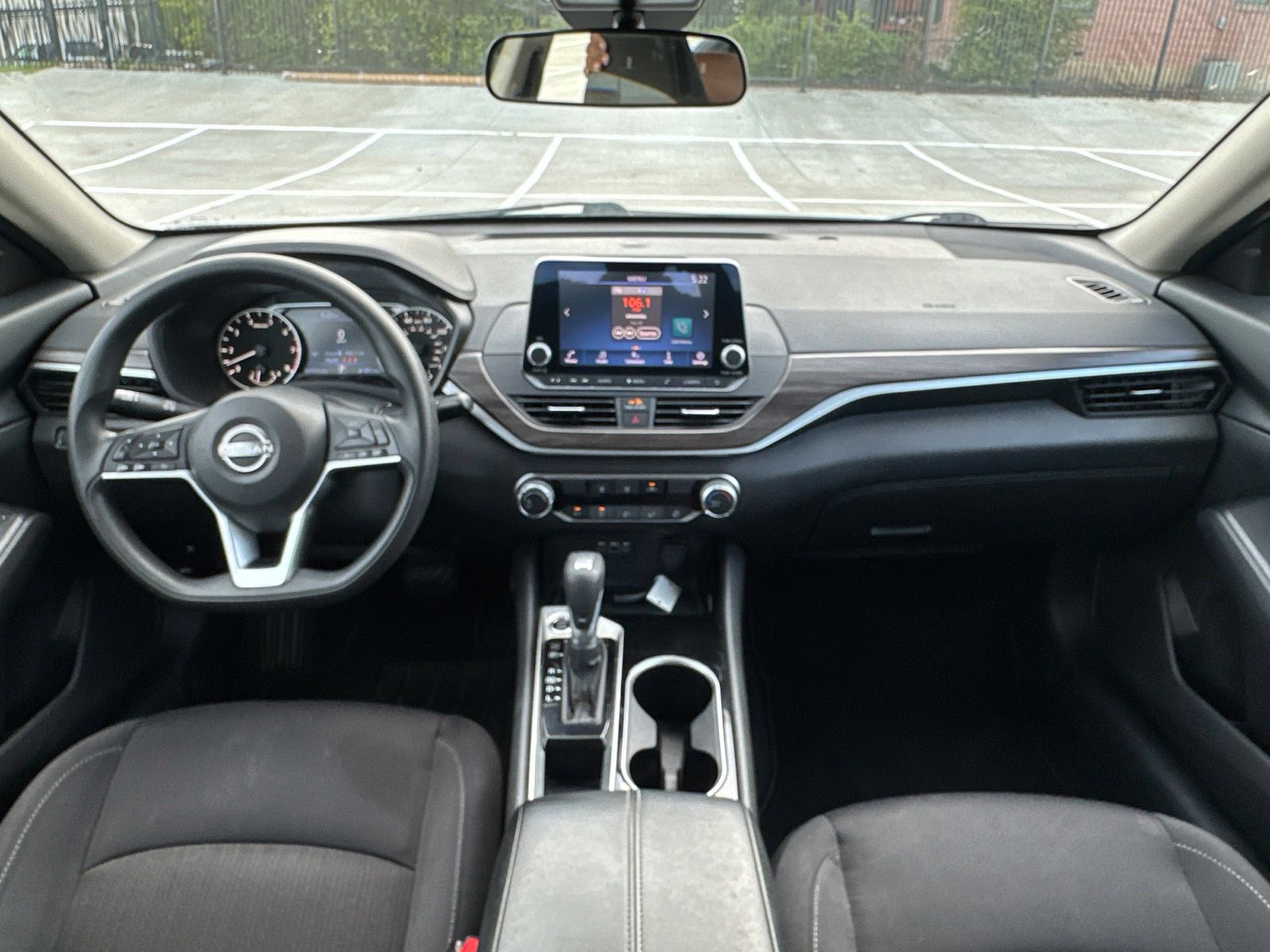 Used 2024 Nissan Altima 2.5 SV FWD image 12