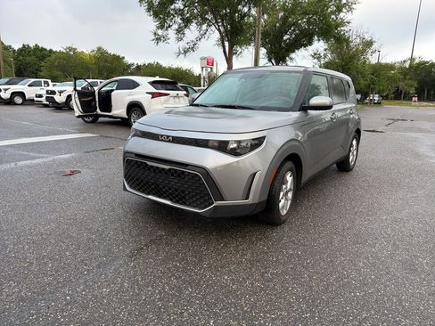 Used 2025 Kia Soul LX w/ LX Technology Package FWD image 1