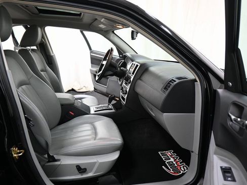 Used 2006 Chrysler 300 C w/ Sound Group II image 8