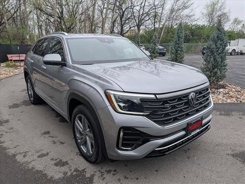 Used 2024 Volkswagen Atlas Cross Sport SEL R-Line image 7