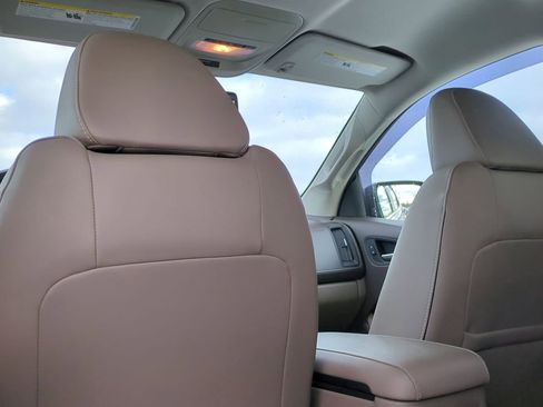 Used 2016 GMC Canyon SLT image 18