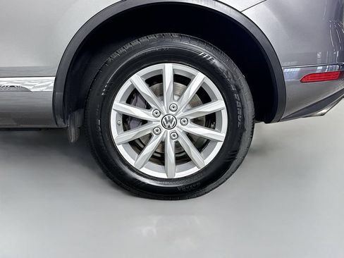 Used 2016 Volkswagen Touareg Sport AWD/4WD image 32
