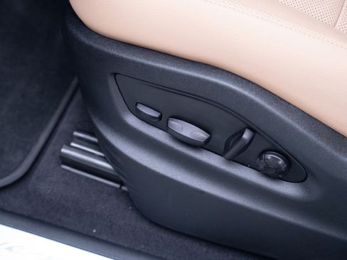 Certified 2025 Porsche Cayenne image 15