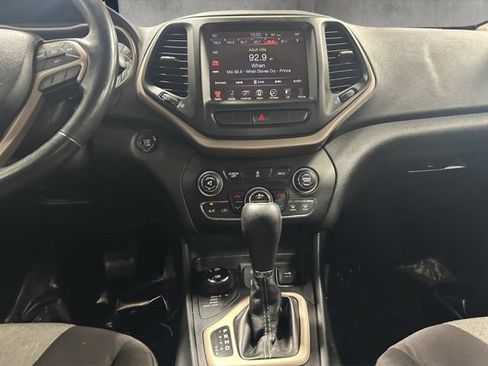 Used 2014 Jeep Cherokee Latitude w/ Comfort/Convenience Group AWD/4WD image 36