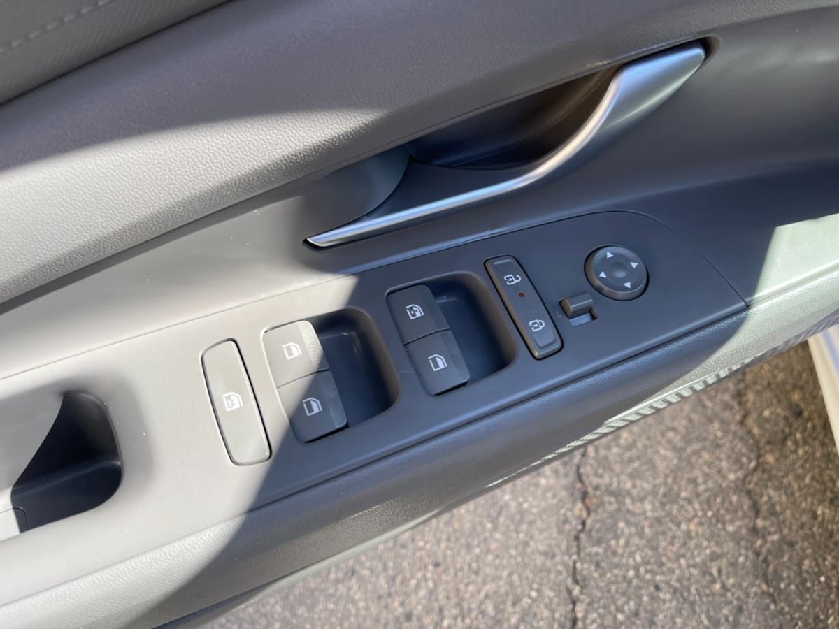 Used 2024 Hyundai Elantra Blue FWD image 18