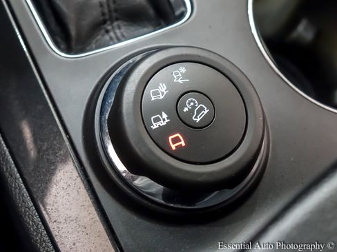 Used 2018 Ford Explorer XLT w/ Equipment Group 202A image 26