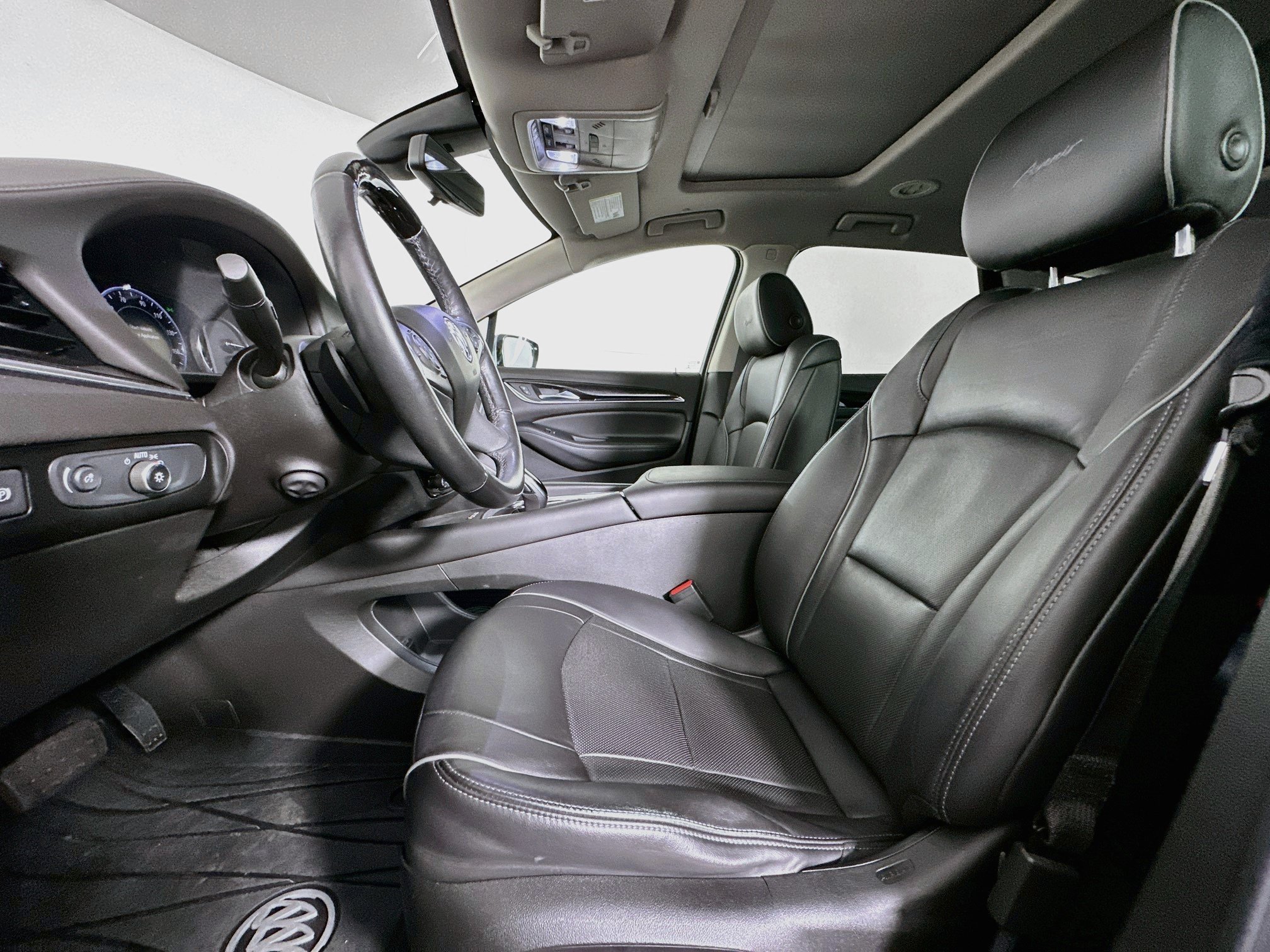 Used 2021 Buick Enclave Avenir w/ Avenir Technology Package FWD image 13