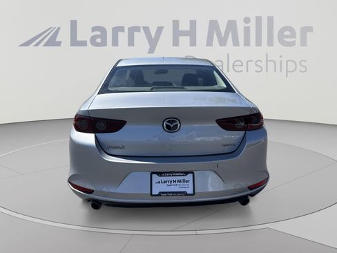 Used 2019 MAZDA MAZDA3 Sedan w/ Select Package FWD image 4