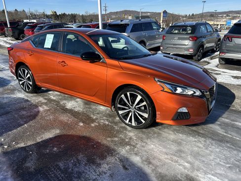 Used 2022 Nissan Altima 2.5 SR image 2