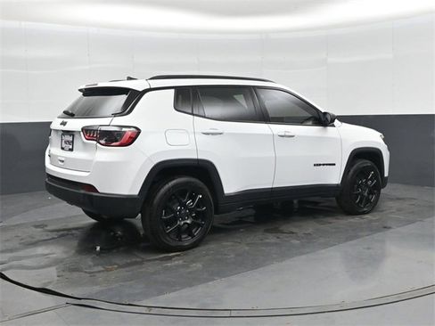 New 2026 Jeep Compass Latitude image 4