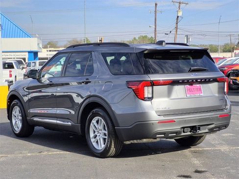 Used 2025 Ford Explorer Active image 4