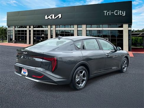 New 2025 Kia K4 LXS image 4