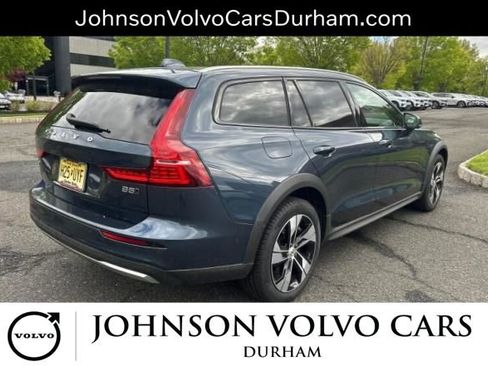 Used 2025 Volvo V60 B5 Cross Country Plus AWD/4WD image 3
