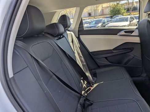 Used 2025 Volkswagen Taos SE image 28