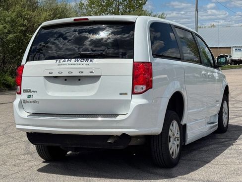 Used 2018 Dodge Grand Caravan SE FWD image 5