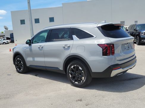 Used 2025 Kia Sorento S w/ Panoramic Sunroof Package FWD image 7