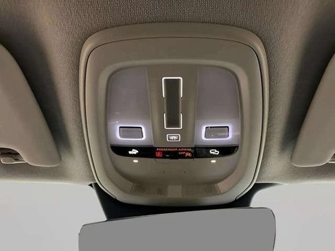 Used 2025 Volvo XC40 B5 Core AWD/4WD image 36