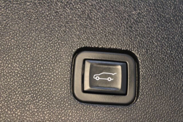 Used 2022 Cadillac XT6 Premium Luxury w/ Platinum Package AWD/4WD image 19