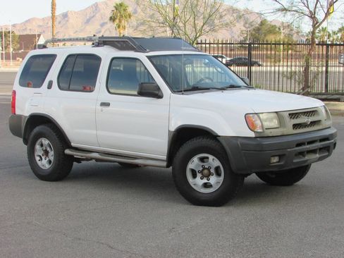 Used 2000 Nissan Xterra XE RWD image 3