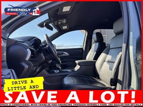 Used 2022 Chevrolet Traverse LT image 21