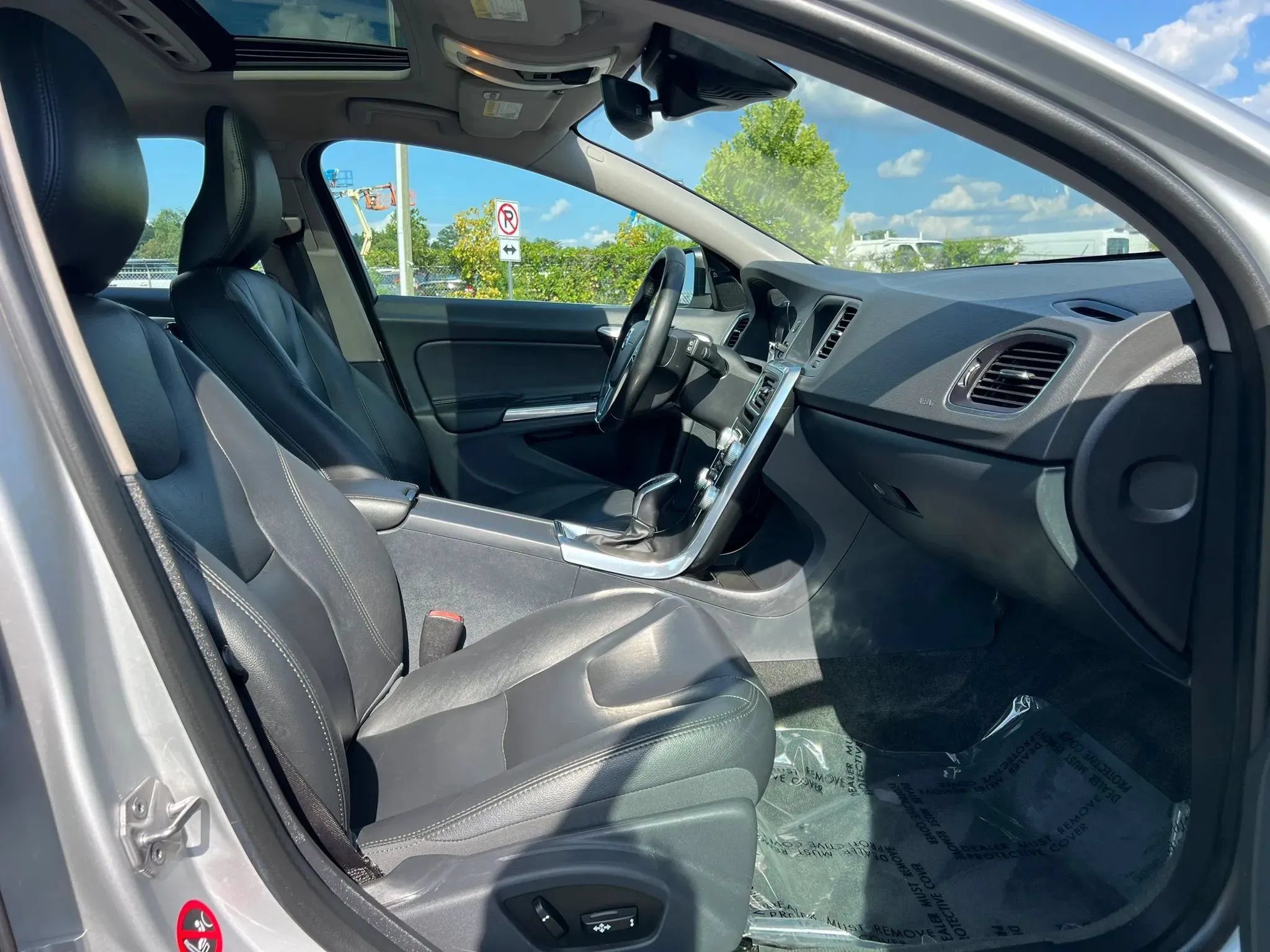 Used 2016 Volvo V60 T5 Premier w/ Convenience Package FWD image 16