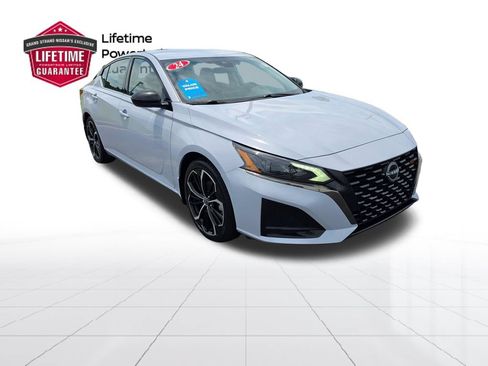 Used 2024 Nissan Altima 2.5 SR FWD image 6