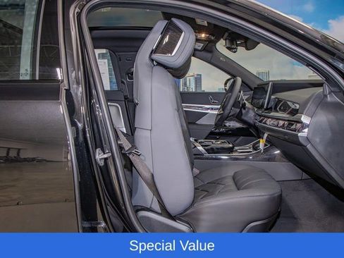 Used 2025 BMW 750e xDrive w/ Premium Package AWD/4WD image 22
