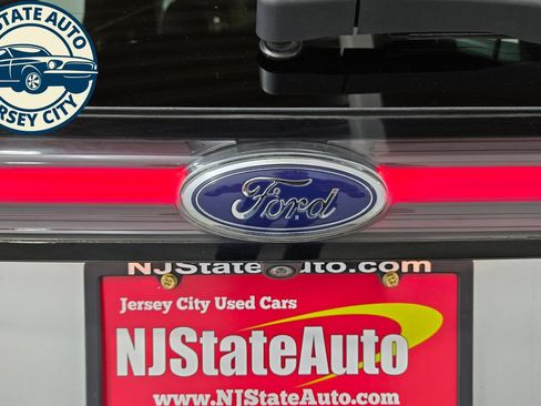 Used 2018 Ford Edge Titanium w/ Equipment Group 302A AWD/4WD image 33