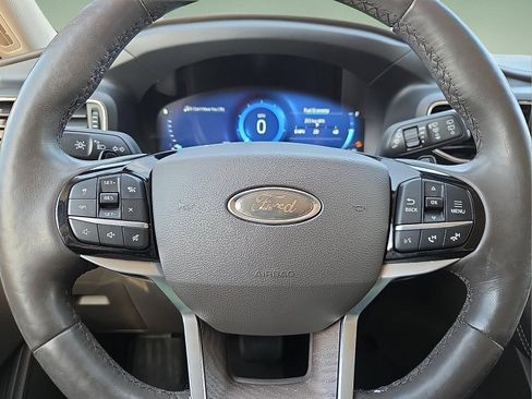Used 2021 Ford Explorer Platinum w/ Equipment Group 601A AWD/4WD image 24
