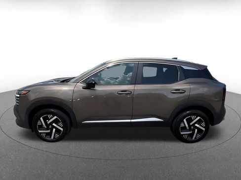 Used 2026 Nissan Kicks SV w/ Cold Weather Package FWD image 9