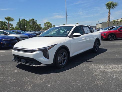 New 2026 Kia K4 FWD image 4