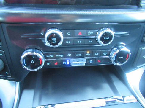 Used 2025 Ford F150 Platinum w/ Equipment Group 702A High AWD/4WD image 31
