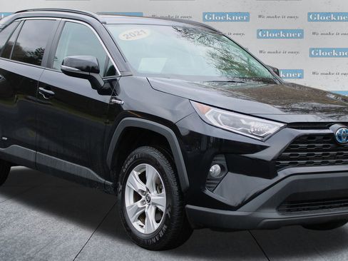 Used 2021 Toyota RAV4 XLE image 3